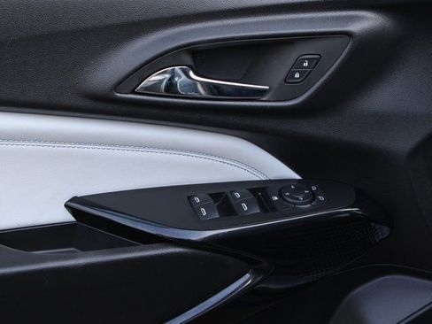 Certified 2025 Chevrolet Trax LT FWD image 9