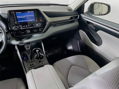 Certified 2022 Toyota Highlander LE image 20