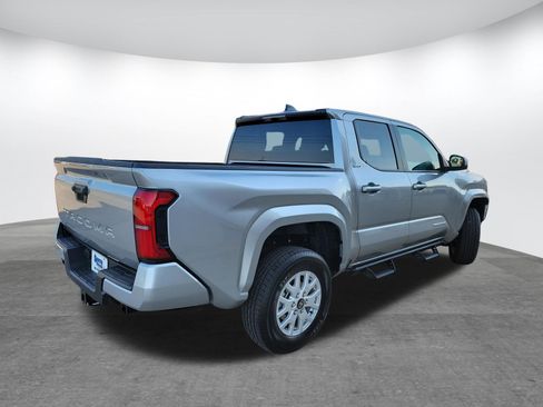 Used 2025 Toyota Tacoma SR5 AWD/4WD image 5