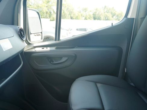 Used 2025 Mercedes-Benz Sprinter 2500 image 30