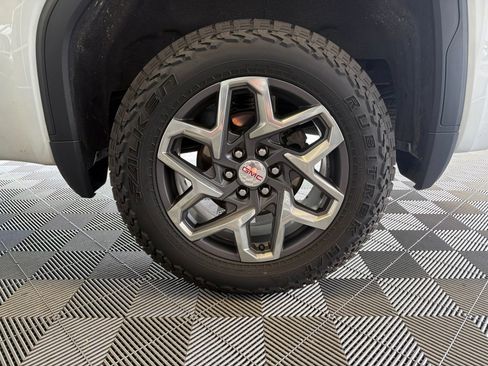 Used 2023 GMC Sierra 1500 SLT w/ SLT Premium Package AWD/4WD image 8