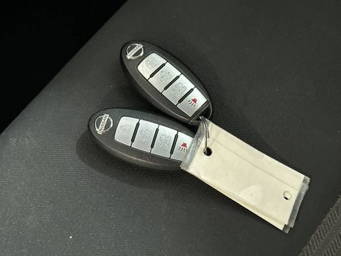 Used 2021 Nissan Versa SV image 27