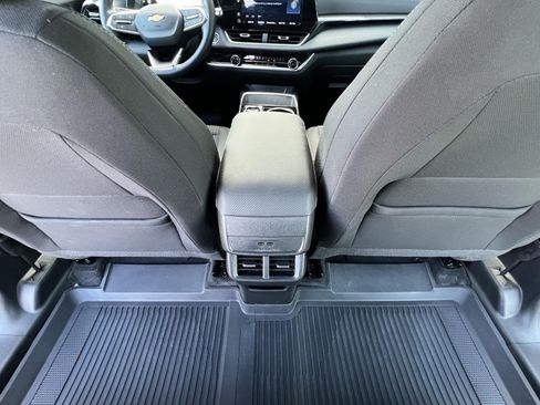 Used 2026 Chevrolet Equinox LT w/ Safety and Technology Package FWD image 24