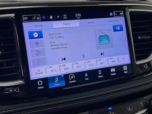 Used 2022 Chrysler Pacifica Limited FWD image 21