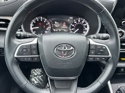 Used 2023 Toyota Highlander XLE image 24