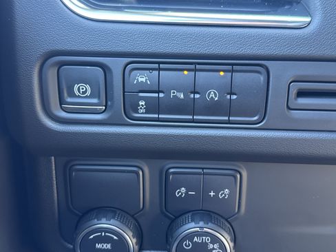 Used 2024 Chevrolet Tahoe LS image 31