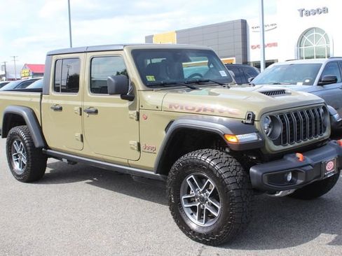 Used 2026 Jeep Gladiator Mojave AWD/4WD image 1