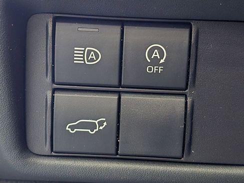 Used 2023 Toyota Highlander LE image 29