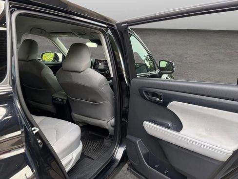 Used 2021 Toyota Highlander L AWD/4WD image 18