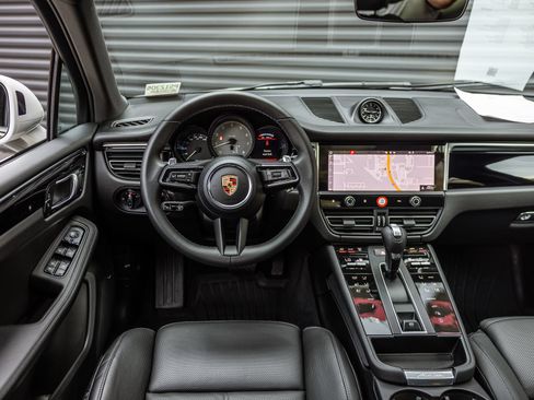Certified 2026 Porsche Macan S AWD/4WD image 12