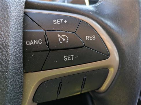 Used 2015 Jeep Cherokee Latitude w/ Comfort/Convenience Group AWD/4WD image 13