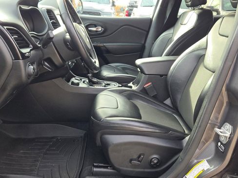 Used 2021 Jeep Cherokee Latitude Plus image 21