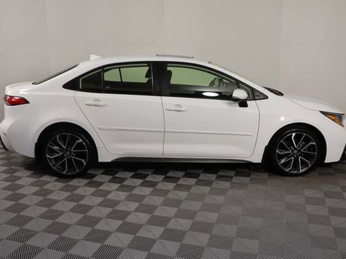 Used 2022 Toyota Corolla SE w/ SE Premium Package image 9