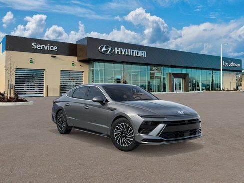 New 2026 Hyundai Sonata Limited FWD image 2