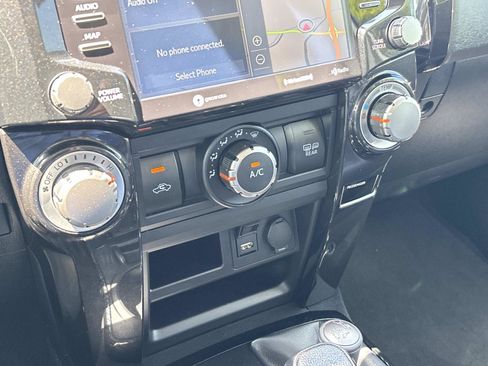 Used 2020 Toyota 4Runner TRD Off-Road Premium w/ Moonroof Package AWD/4WD image 25