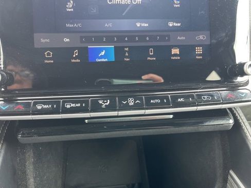 Used 2024 Jeep Wagoneer Series II w/ Flexible Seating Group image 27