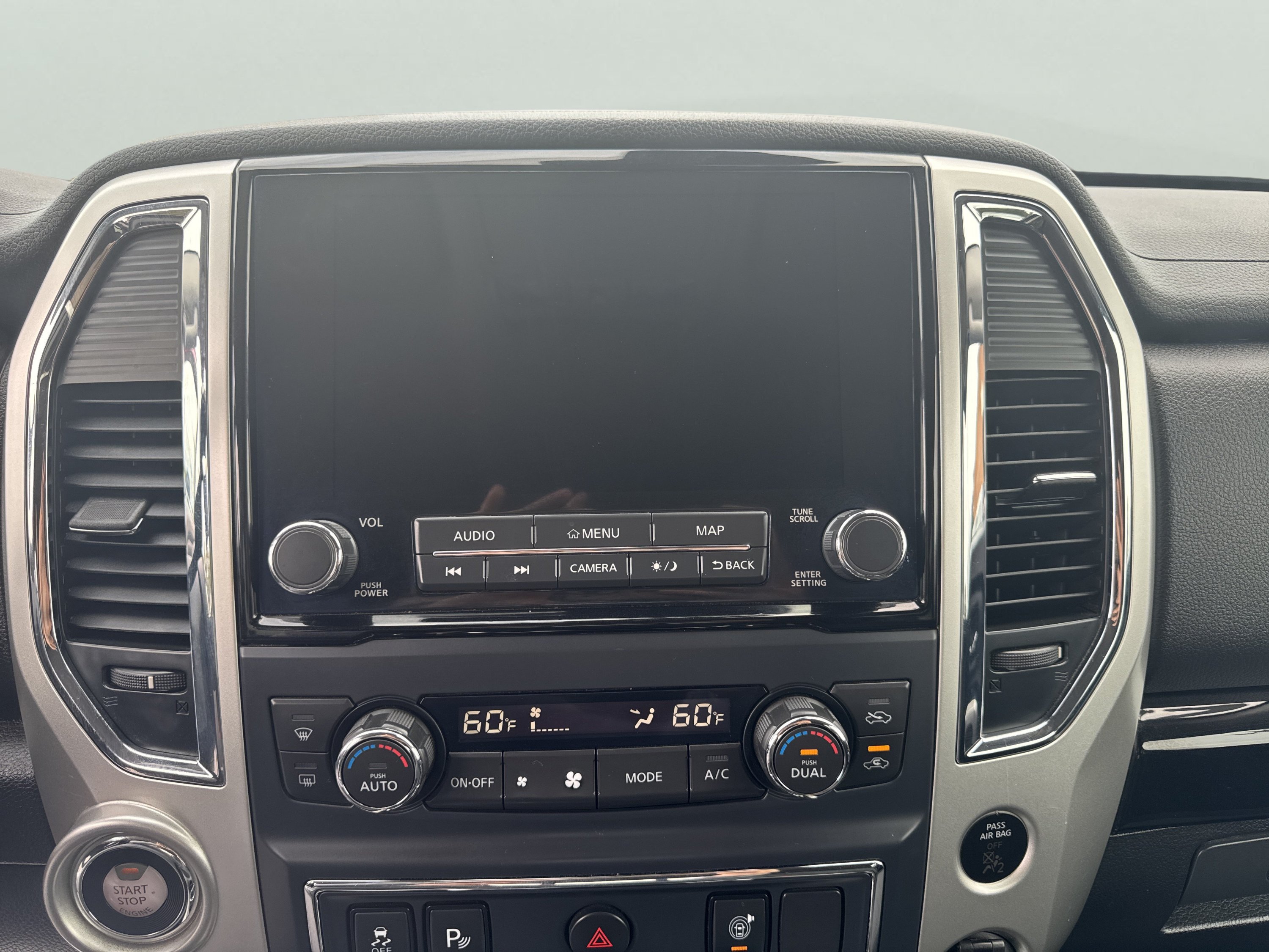 Used 2021 Nissan Titan SV w/ SV Convenience Package AWD/4WD image 15