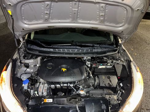 Used 2016 Hyundai Elantra SE image 6