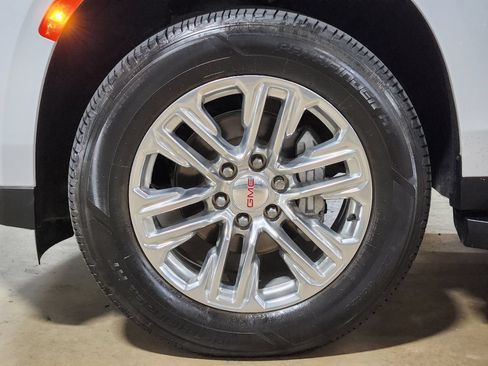Used 2023 GMC Yukon XL SLT AWD/4WD image 28