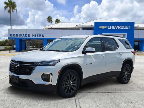 Used 2023 Chevrolet Traverse RS FWD image 2