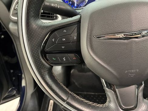 Used 2018 Chrysler Pacifica Limited FWD image 23
