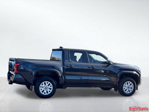 Certified 2026 Toyota Tacoma SR5 AWD/4WD image 5