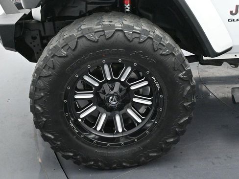 Used 2021 Jeep Gladiator Rubicon AWD/4WD image 35