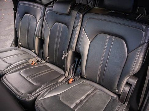 Used 2020 Ford Expedition Limited image 28