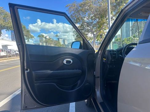 Used 2014 Kia Soul + image 13