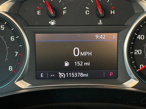 Used 2020 Chevrolet Traverse LT FWD image 20