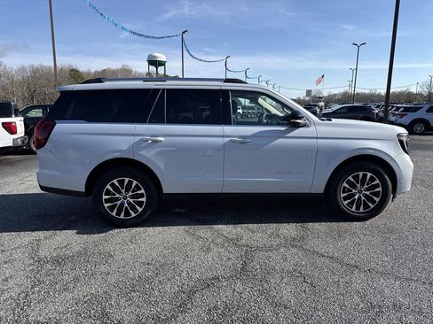 Used 2025 Ford Expedition Platinum image 8