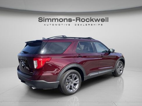 Used 2022 Ford Explorer XLT image 5