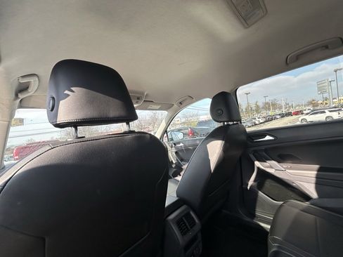 Used 2019 Volkswagen Tiguan SE image 28