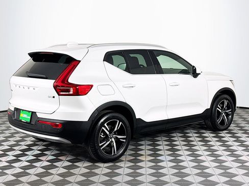 Used 2025 Volvo XC40 B5 Core image 10