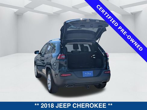 Used 2018 Jeep Cherokee Latitude Plus image 12