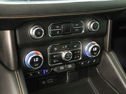 Used 2023 GMC Yukon XL AT4 w/ Technology Package AWD/4WD image 27