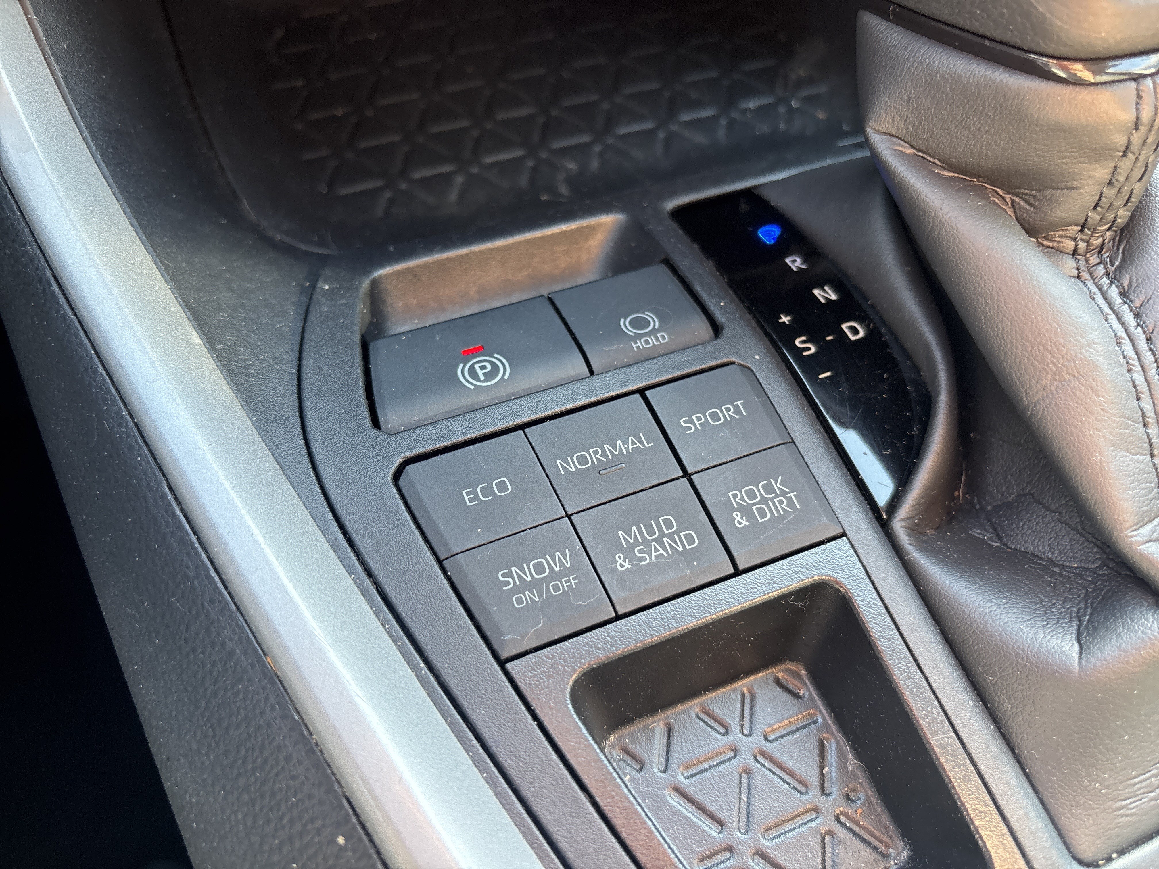 Used 2025 Toyota RAV4 XLE AWD/4WD image 17
