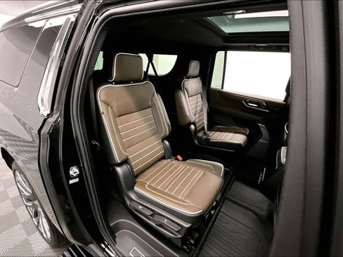 Used 2025 GMC Yukon XL Denali Ultimate w/ LPO, Floor Liner Package AWD/4WD image 26