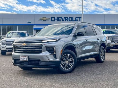 Used 2026 Chevrolet Traverse LT w/ Driver Confidence Package image 1