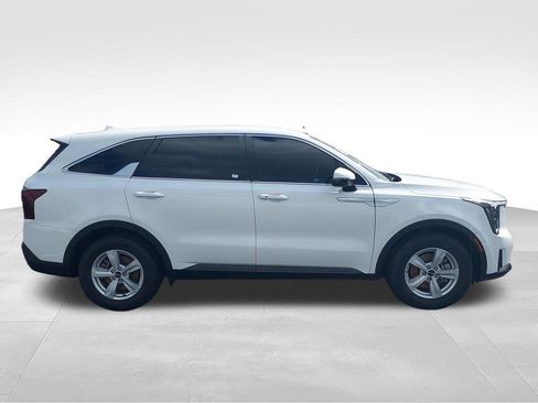 Certified 2024 Kia Sorento LX FWD image 6