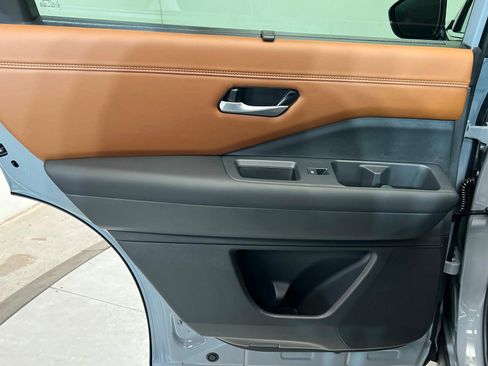 New 2026 Nissan Pathfinder Platinum image 18