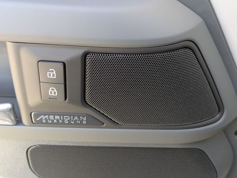 New 2026 Land Rover Defender 130 X-Dynamic SE image 23