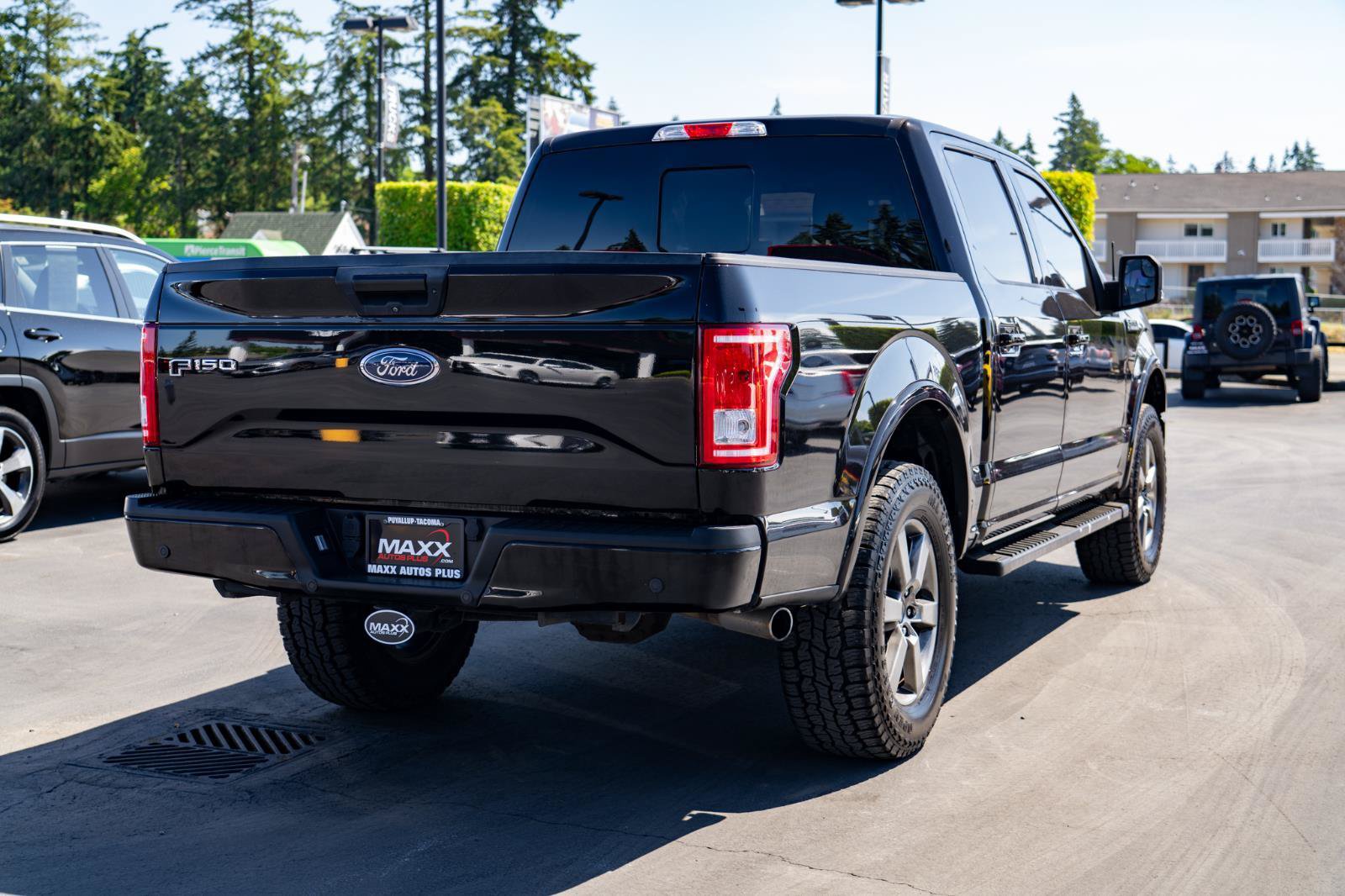 Used 2017 Ford F150 XLT w/ Equipment Group 302A Luxury AWD/4WD image 8
