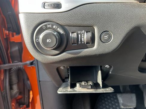 Used 2015 Jeep Cherokee Trailhawk w/ Comfort/Convenience Group AWD/4WD image 10