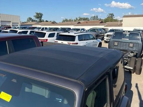 Used 2025 Jeep Wrangler Sport AWD/4WD image 9