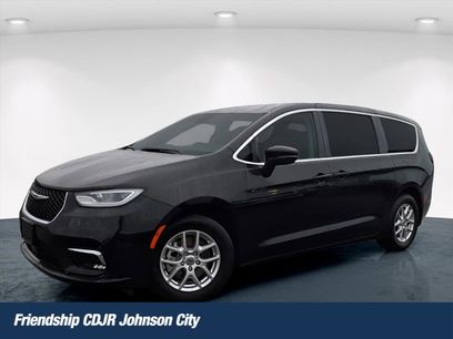 Used 2024 Chrysler Pacifica Touring-L