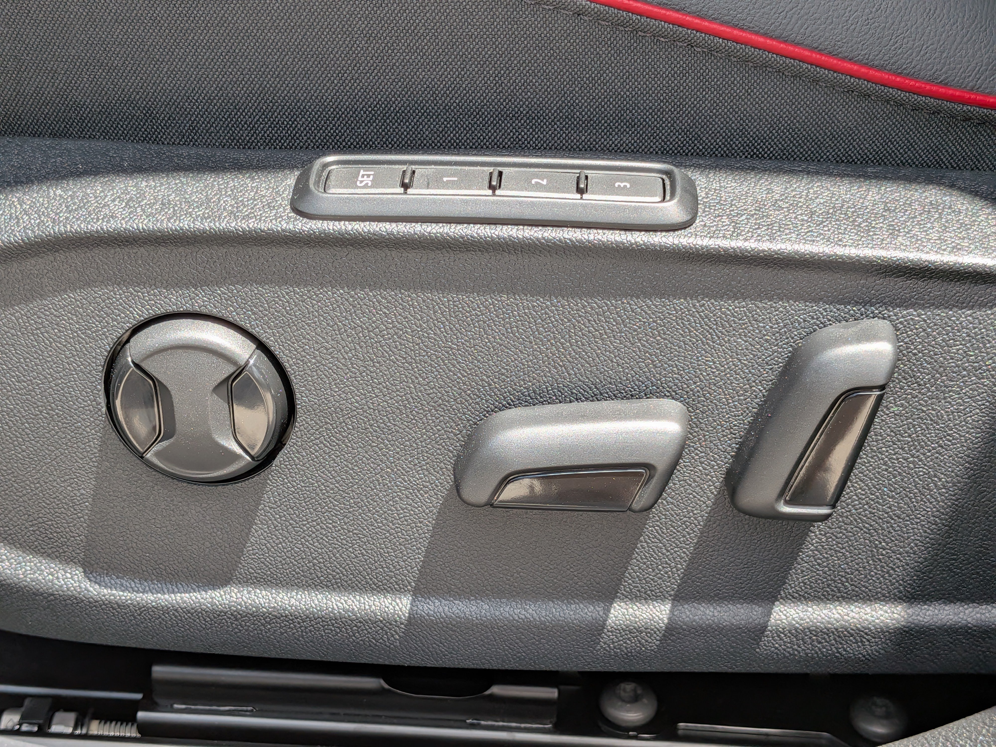New 2026 Volkswagen GTI SE FWD image 19