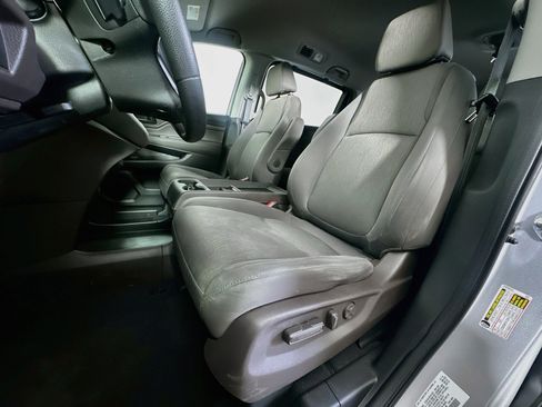 Used 2018 Honda Odyssey EX image 13
