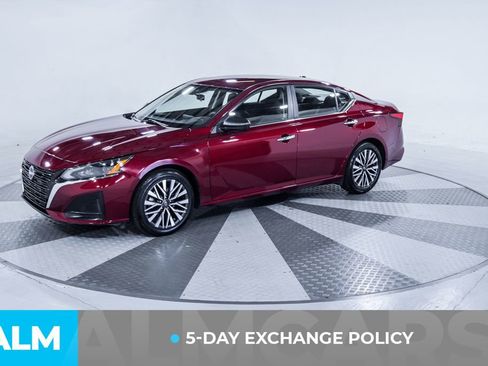 Used 2025 Nissan Altima 2.5 SV image 3