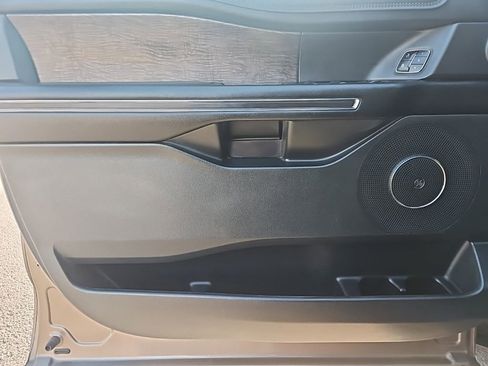 Used 2018 Ford Expedition Limited image 14